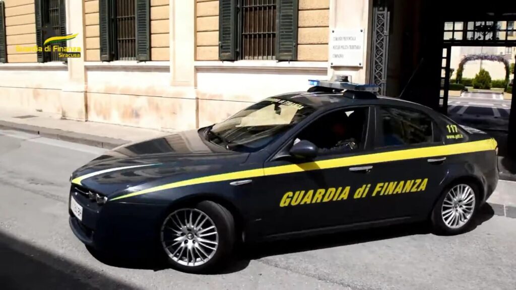 Avola, eseguito dalla Guardia di Finanza un maxi sequestro di beni per oltre 700 mila euro per omesso versamento di ritenute fiscali trattenute ai lavoratori dipendenti 1 Avola
